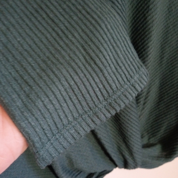 W5 forest green ribbed scoop neck top hem knot women size L - Picture 4 of 6
